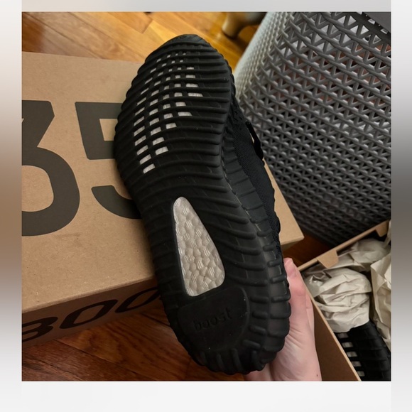 Yeezy Boost 350 V2 ONYX - Picture 13 of 13